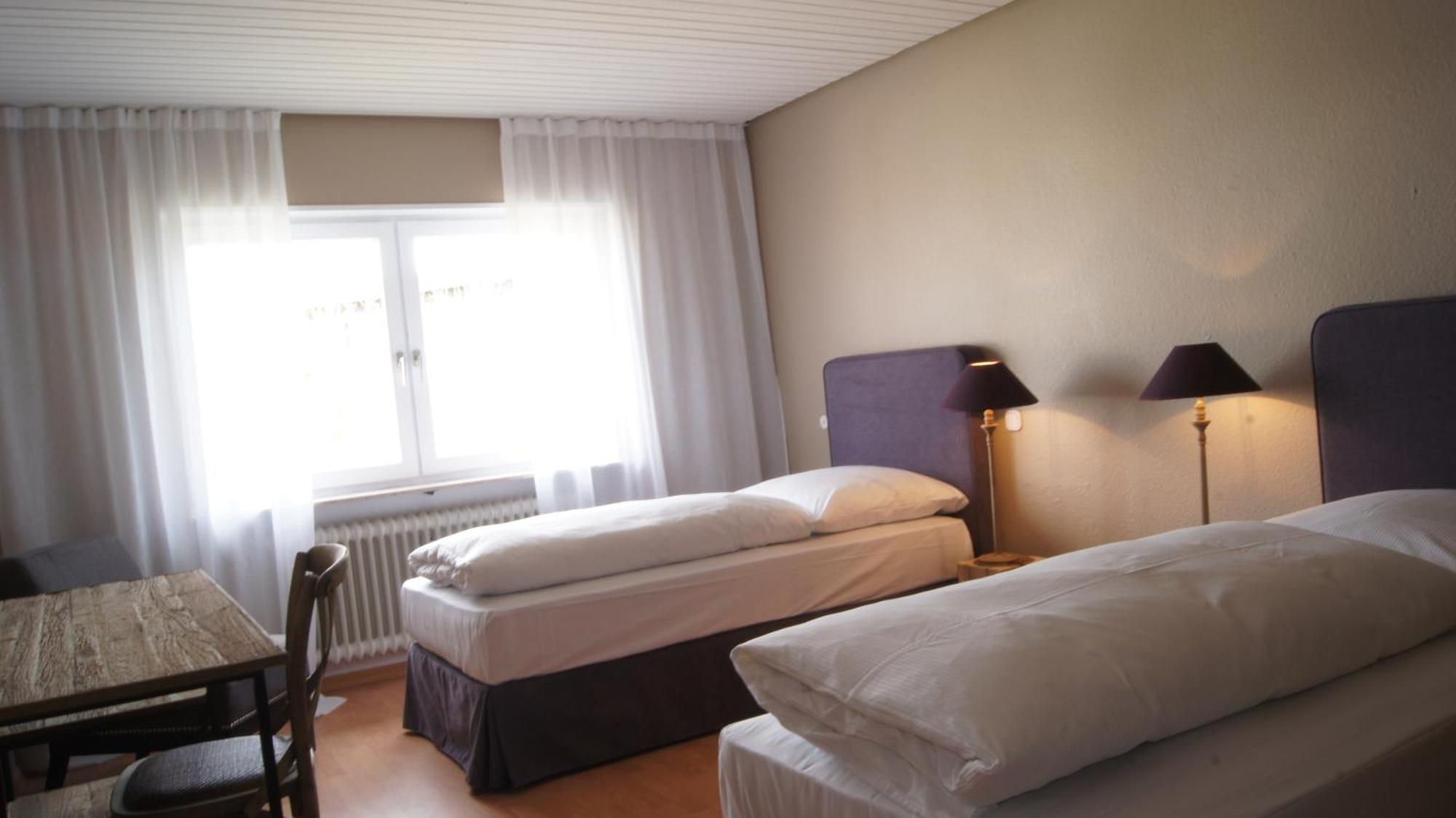 ホテル レストラン フェルダーボック Nußloch 部屋 写真